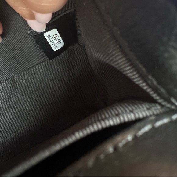 Black purse with box, dust bag, all cards and ribbon. - Picture 10 of 16